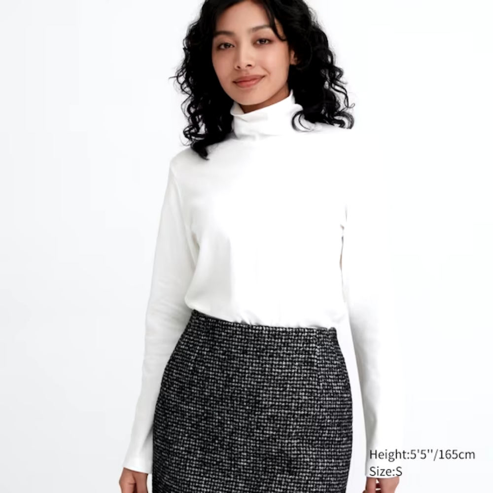 NWT - UniQlo women's smooth stretch cotton turtleneck long sleeve T - small